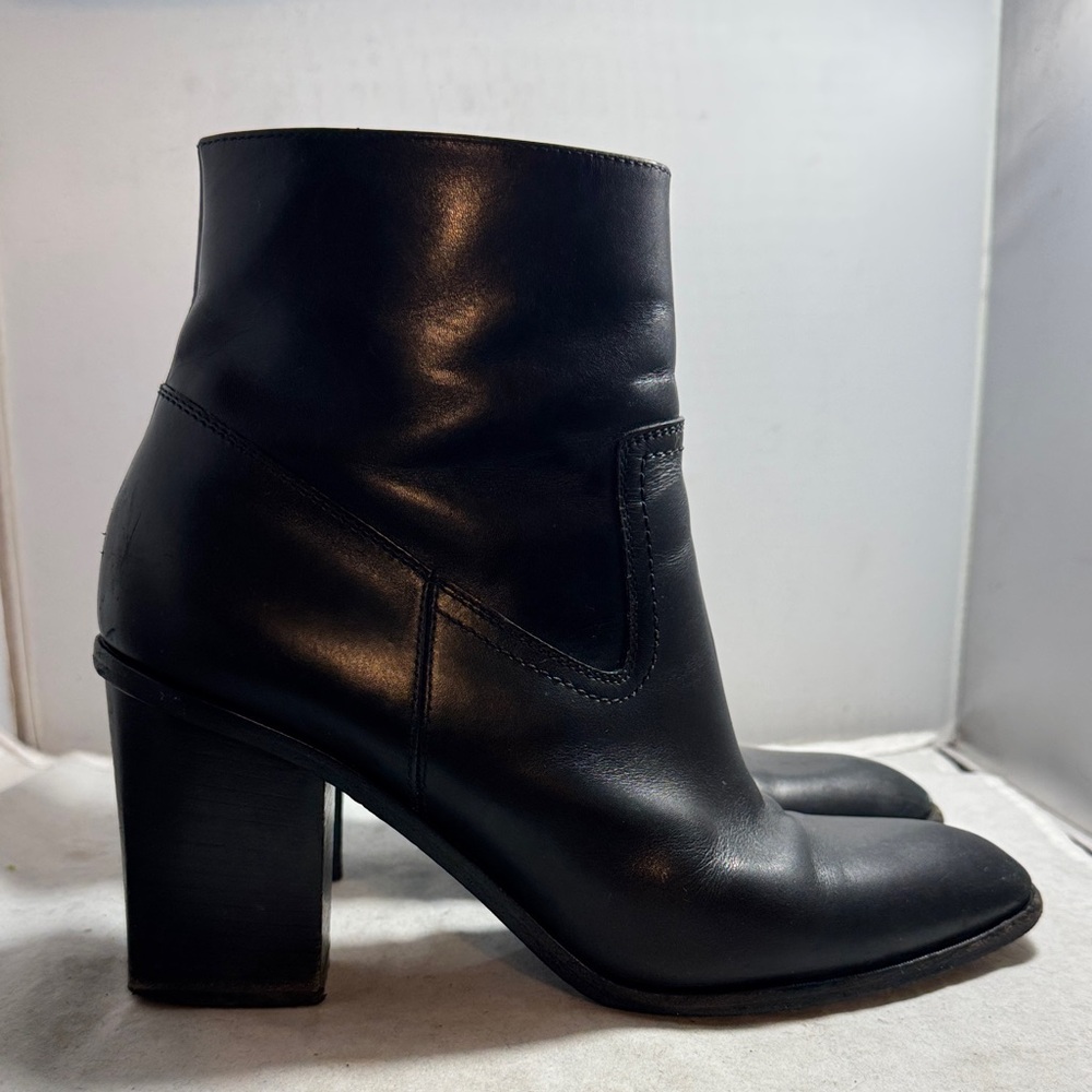 Saint Laurent Classic Black Leather Heeled Boots size 40 with box